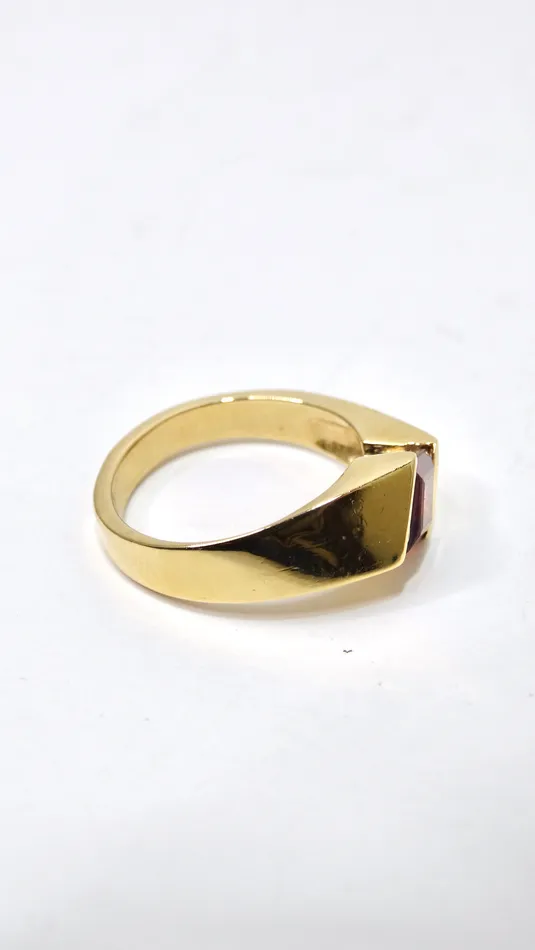 Rings Vintage by Misty 14k Gold and Garnet Geometric Ring