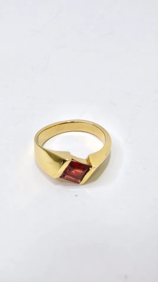 Rings Vintage by Misty 14k Gold and Garnet Geometric Ring