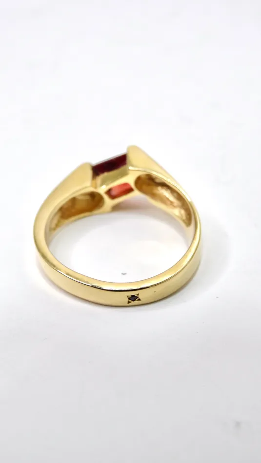 Rings Vintage by Misty 14k Gold and Garnet Geometric Ring