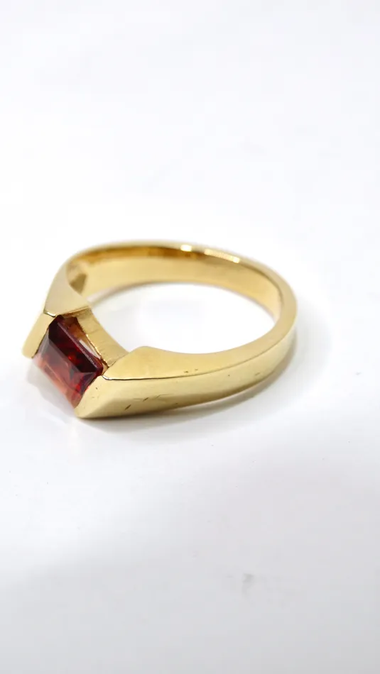 Rings Vintage by Misty 14k Gold and Garnet Geometric Ring