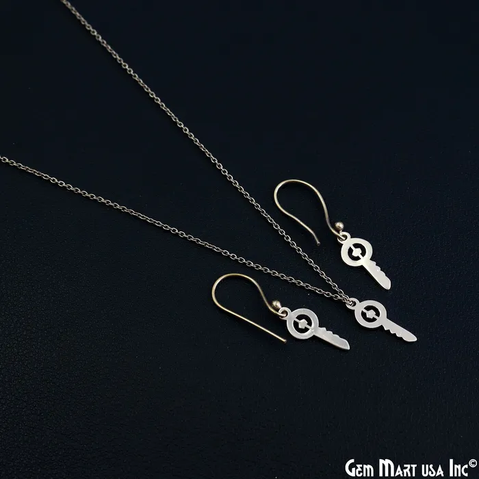 Charm Necklaces GemMartUSA Key Shape Laser Finding Silver Plated 175x7mm Charm For Bracelets Pendants Charm Necklaces GemMartUSA Key Shape Laser Finding Silver Plated 175x7mm Charm For Bracelets Pendants