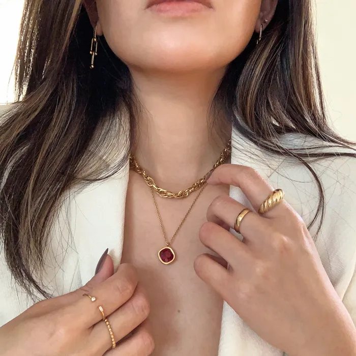 DESIREE GARNET BIRTHSTONE PENDANT JANUARY Mai Dsire Necklaces