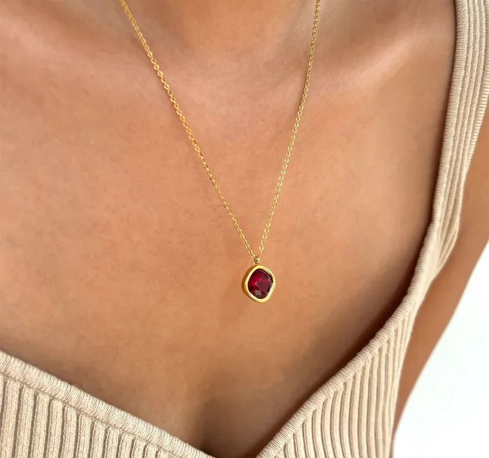 DESIREE GARNET BIRTHSTONE PENDANT JANUARY Mai Dsire Necklaces