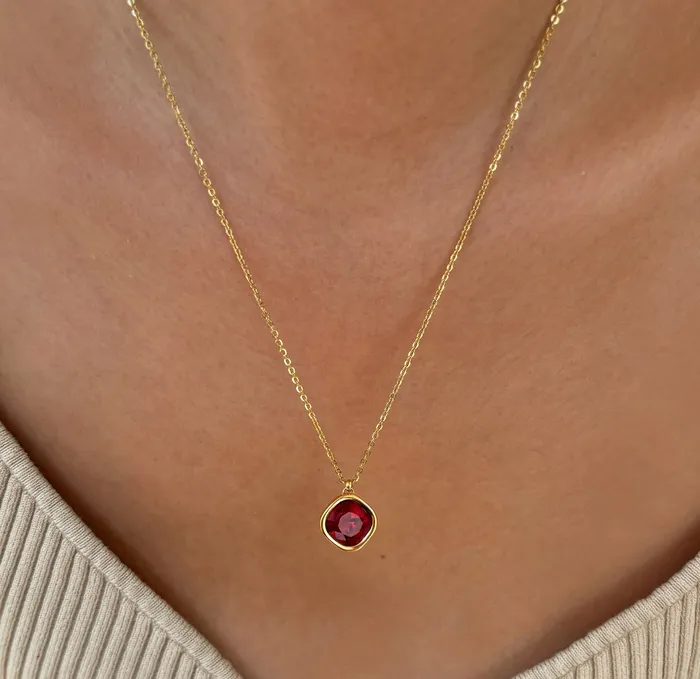 DESIREE GARNET BIRTHSTONE PENDANT JANUARY Mai Dsire Necklaces